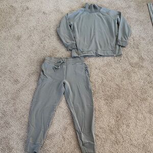 Athleta Women’s Balance Jogger set